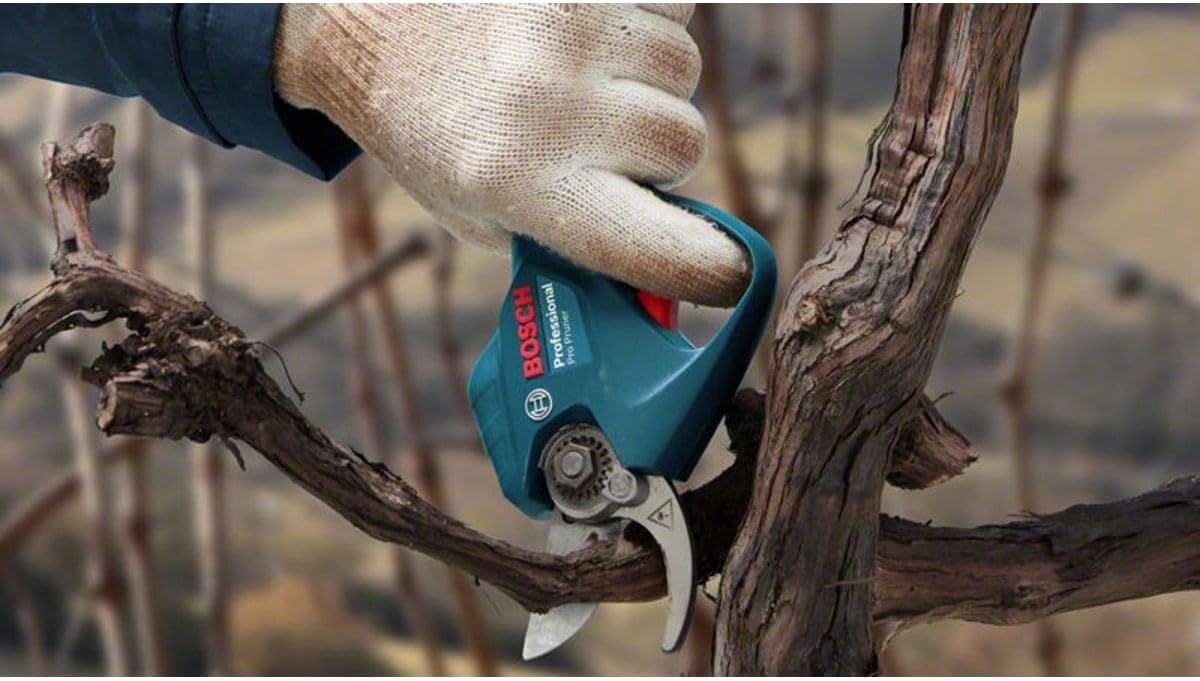 Bosch Professional Pro Pruner Akülü Bahçe Makası ile Verimli Budama Deneyimi