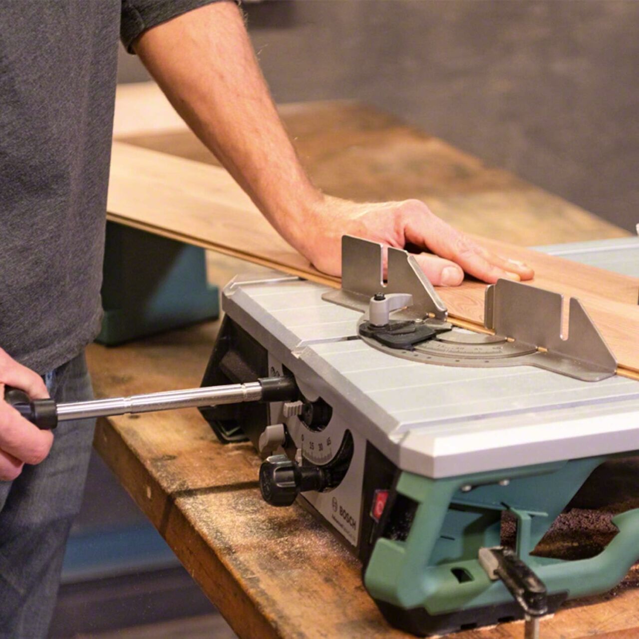 Bosch Tezgahüstü Makineler: Atölyenizde Hassasiyet ve Güçlü Performans