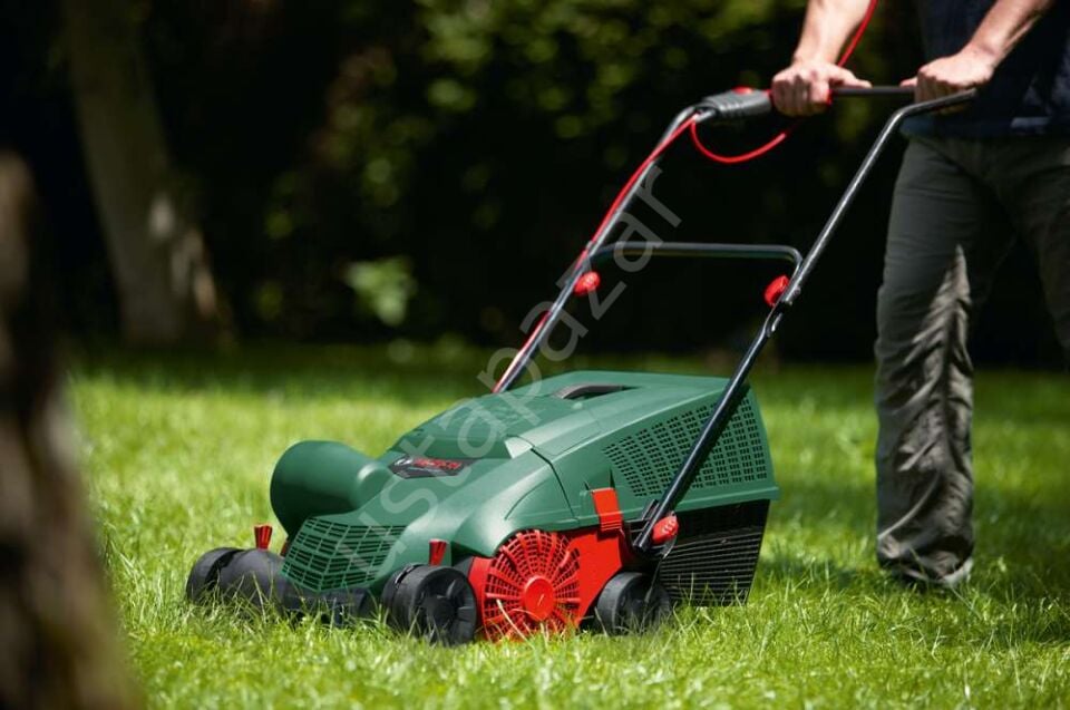 Bosch UniversalRake 900 Çim Havalandırma Makinesi 060088A001
