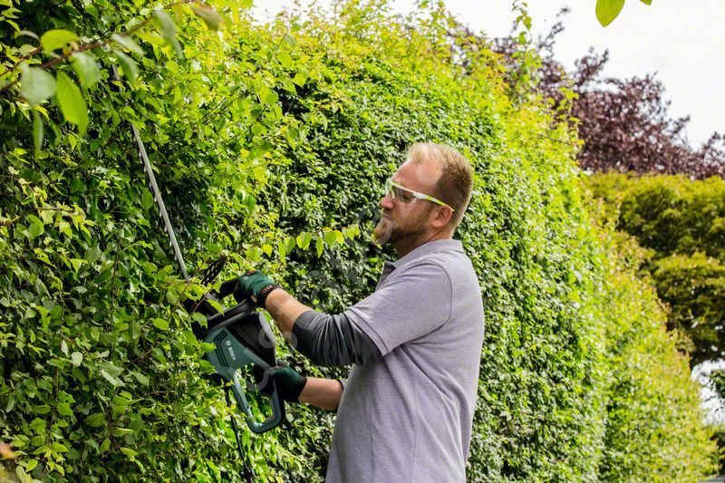 Bosch Universal HedgeCut 70 Çit Kesme Makinesi 06008C0900
