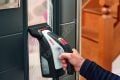 Bosch EasyGlassVac Akülü Cam Temizleme Makinesi 06008B7000